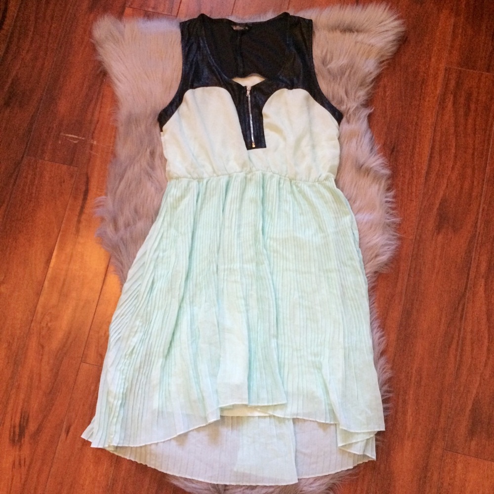 Aqua Hi-lo Pleated Sleeveless Dress